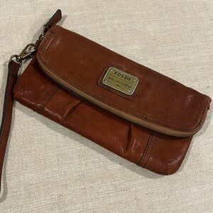 Fossil vintage series soft brown leather wristlet